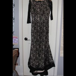 Elegant Quarter Sleeve Black Lace Formal Dress